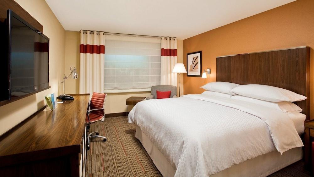 Four Points By Sheraton Шърууд парк Екстериор снимка