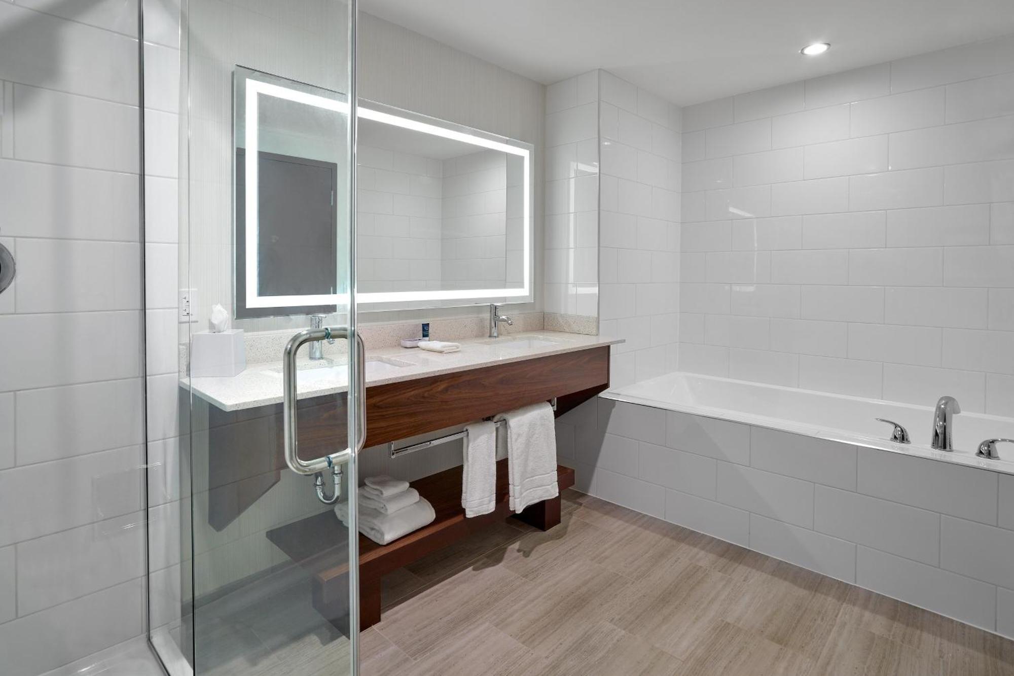 Four Points By Sheraton Шърууд парк Екстериор снимка