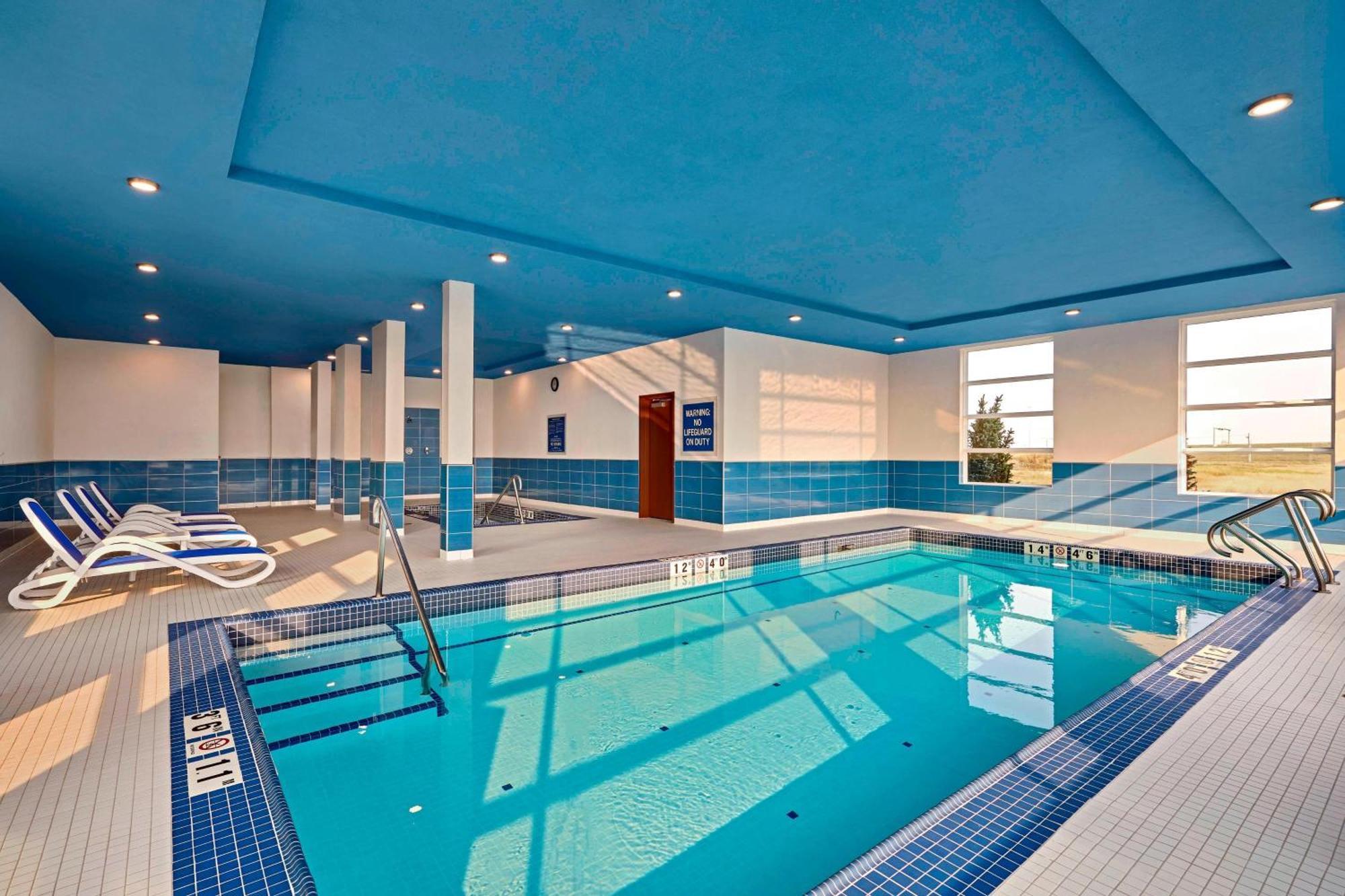Four Points By Sheraton Шърууд парк Екстериор снимка