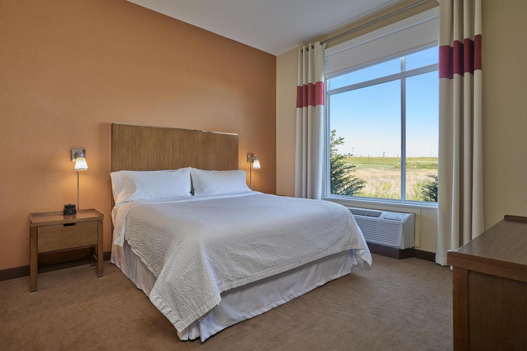 Four Points By Sheraton Шърууд парк Екстериор снимка