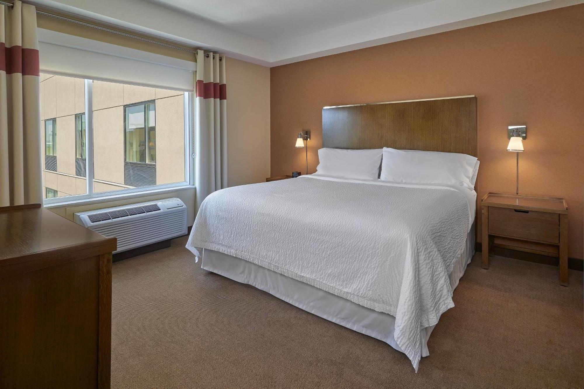 Four Points By Sheraton Шърууд парк Екстериор снимка
