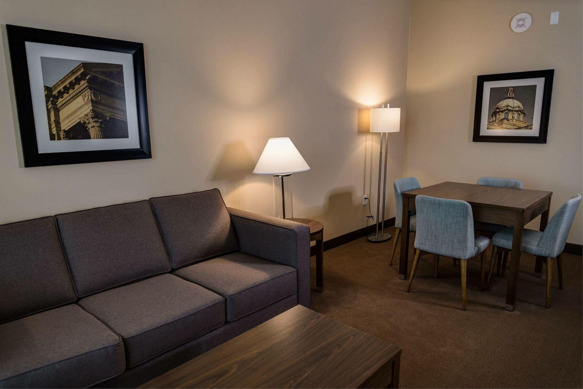 Four Points By Sheraton Шърууд парк Екстериор снимка